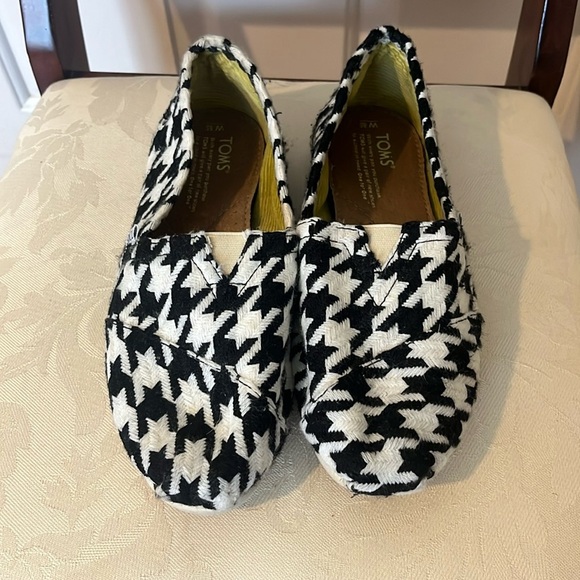 Toms Shoes - Toms hounds tooth shoes women’s size 8.5
